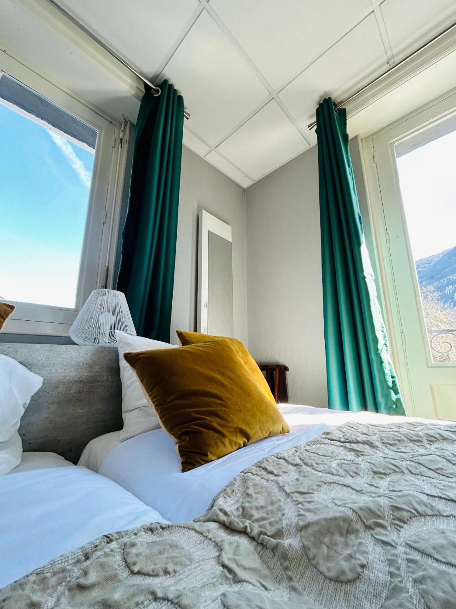 Logis Hotel L'Ayguelade Bielle Kültér fotó