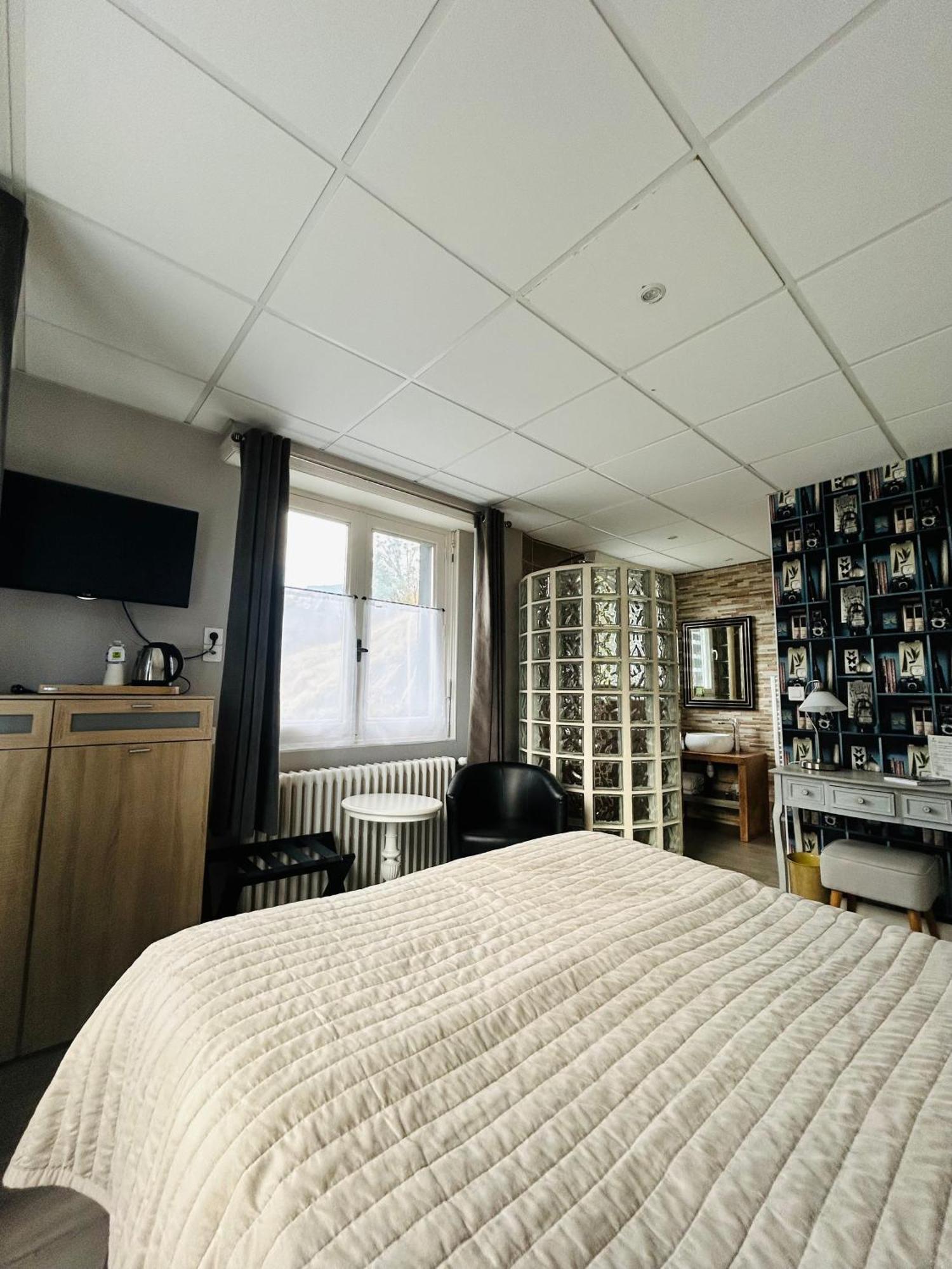 Logis Hotel L'Ayguelade Bielle Kültér fotó