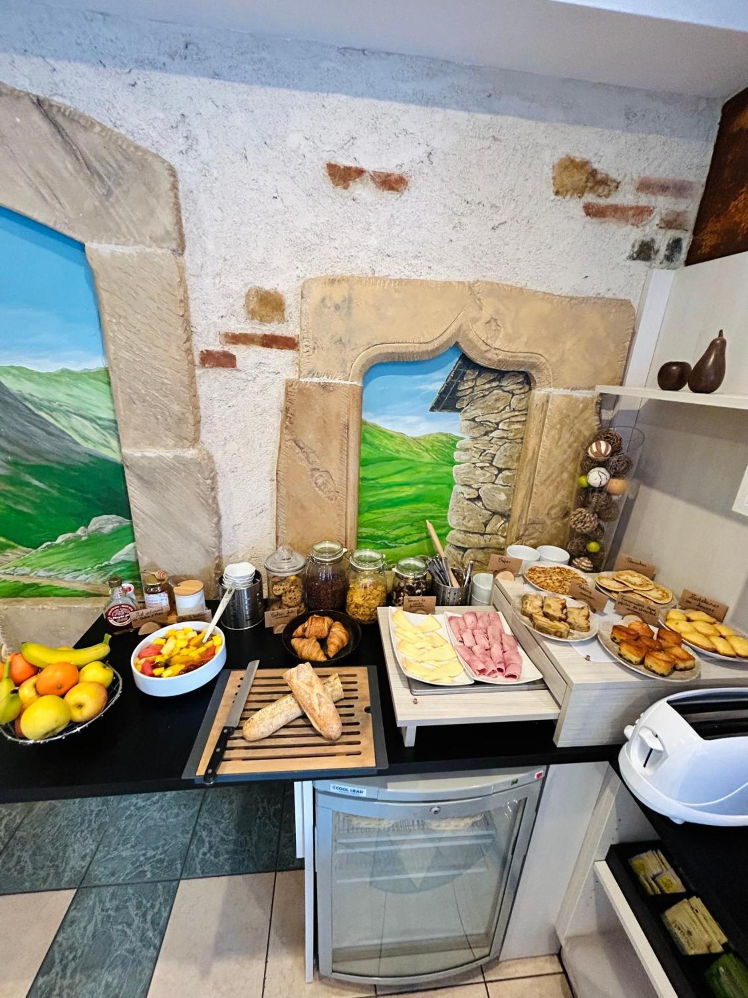 Logis Hotel L'Ayguelade Bielle Kültér fotó