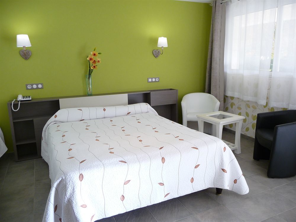 Logis Hotel L'Ayguelade Bielle Kültér fotó