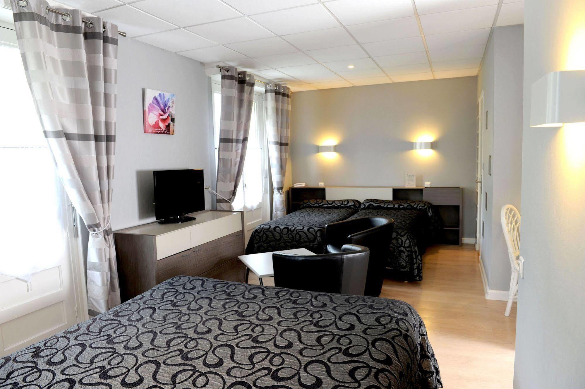 Logis Hotel L'Ayguelade Bielle Kültér fotó