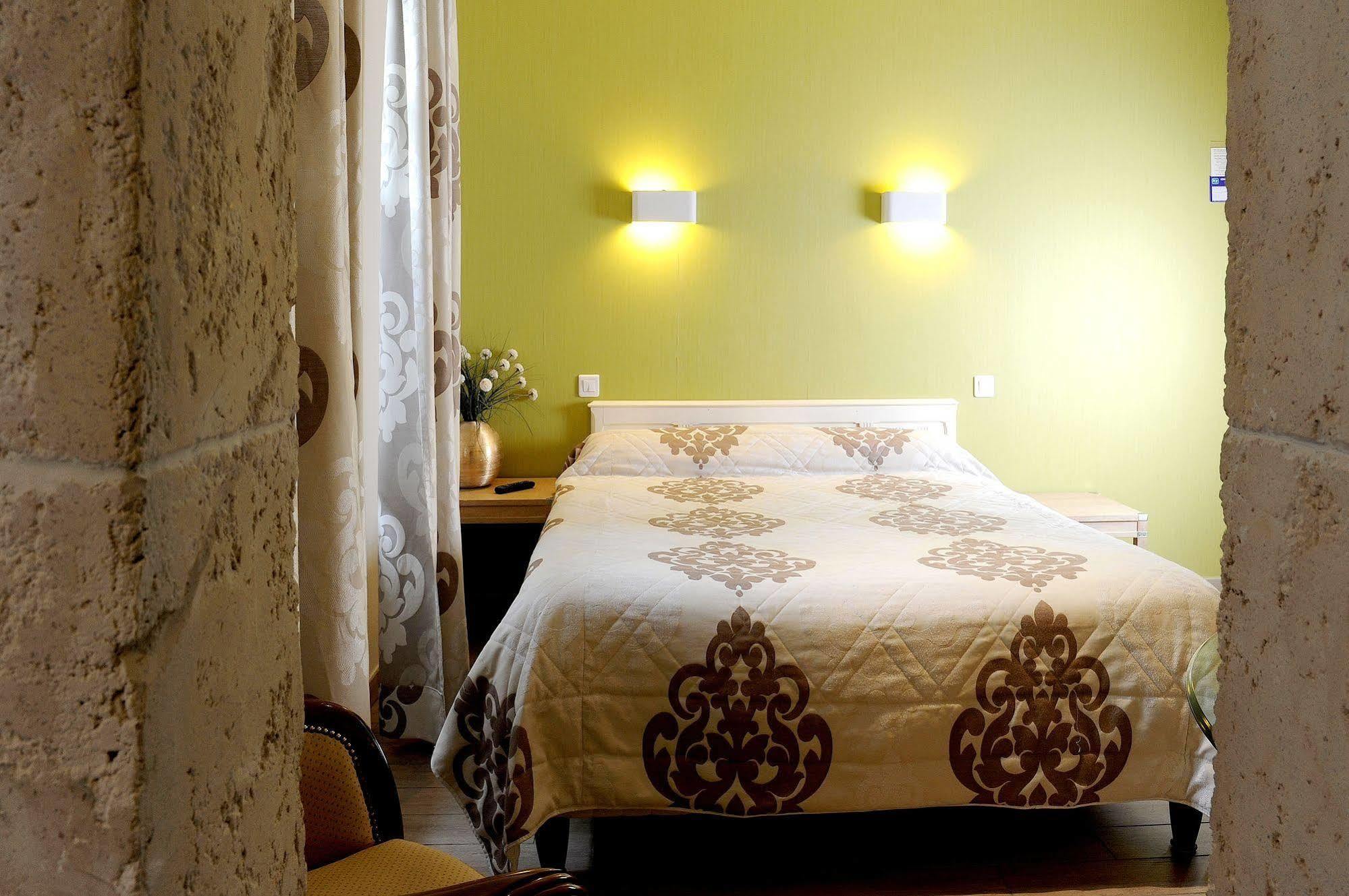 Logis Hotel L'Ayguelade Bielle Kültér fotó