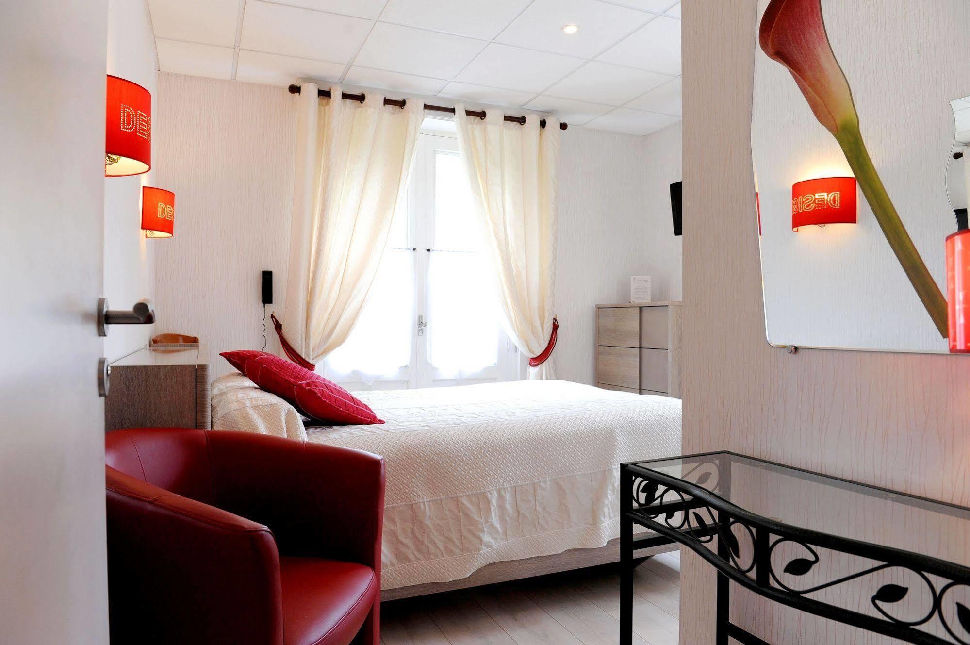 Logis Hotel L'Ayguelade Bielle Kültér fotó