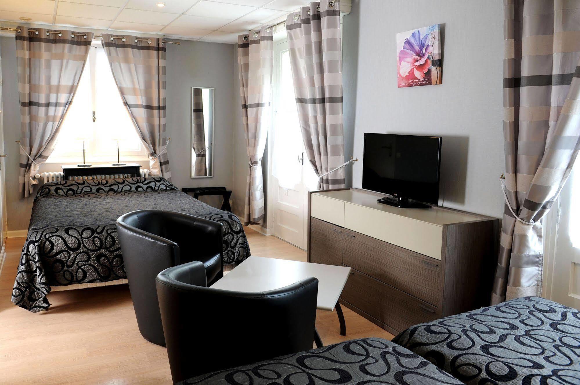 Logis Hotel L'Ayguelade Bielle Kültér fotó