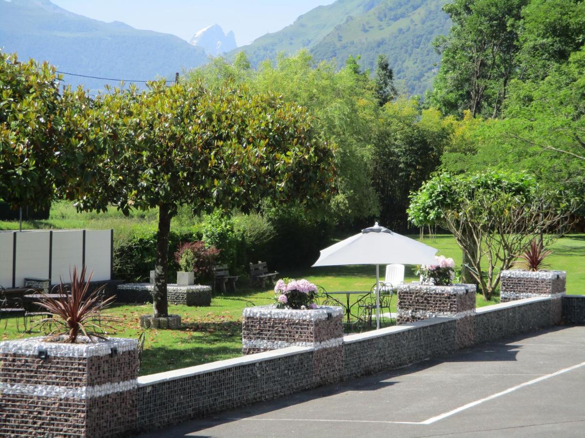 Logis Hotel L'Ayguelade Bielle Kültér fotó